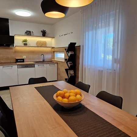 Beautiful Holiday Home "Villa Luka" Kastel Stafilic Екстер'єр фото