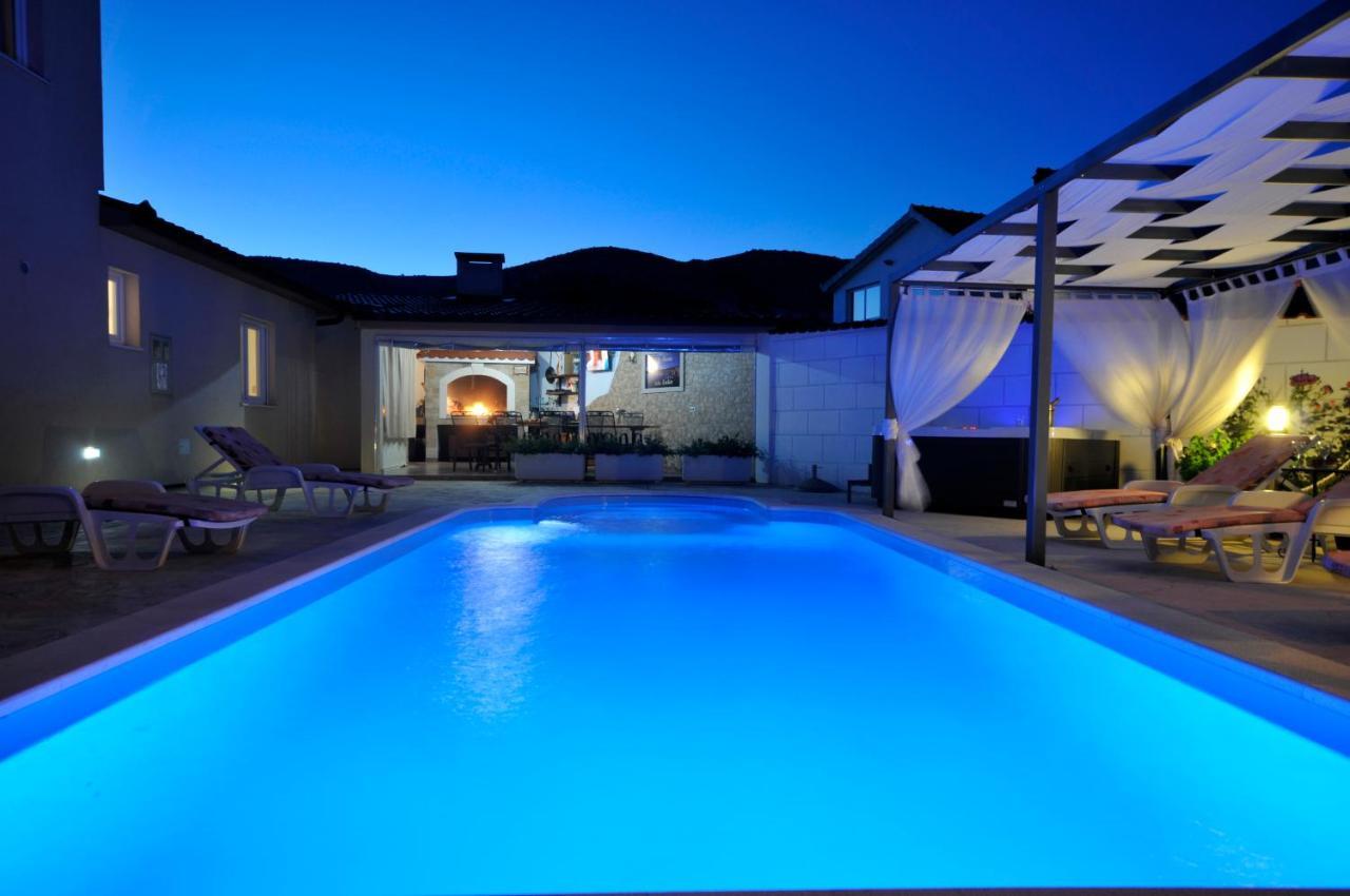 Beautiful Holiday Home "Villa Luka" Kastel Stafilic Екстер'єр фото