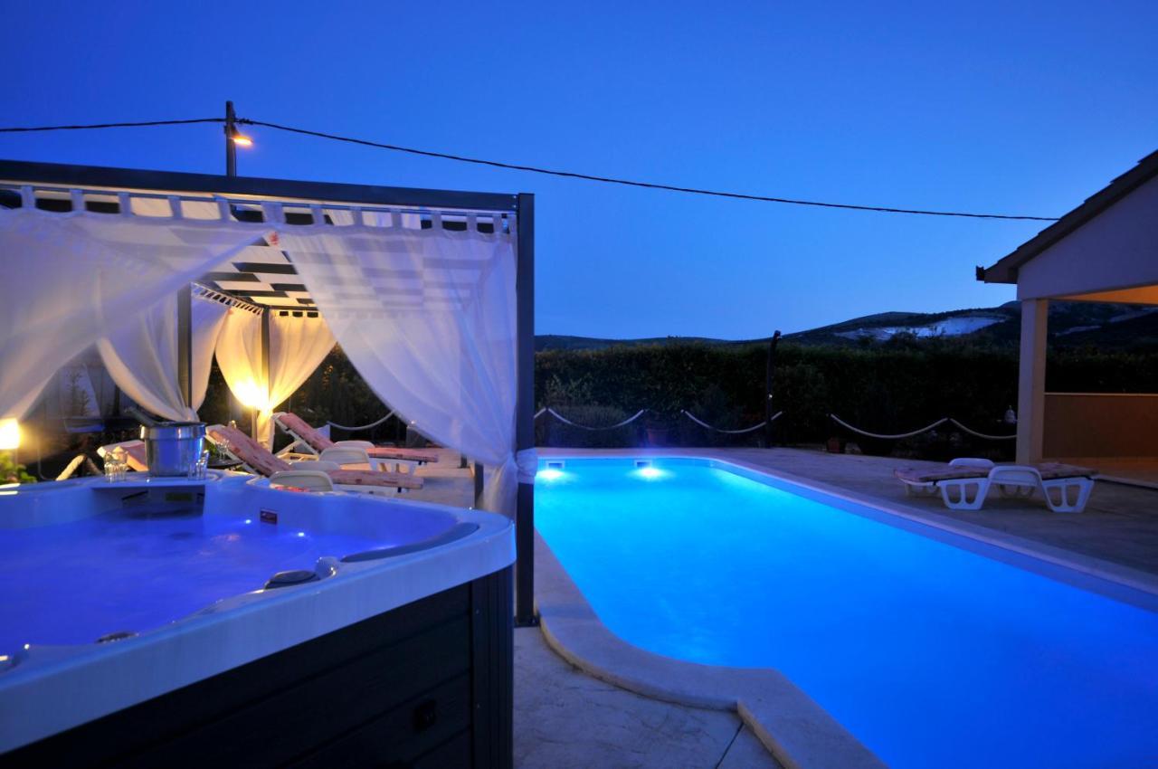 Beautiful Holiday Home "Villa Luka" Kastel Stafilic Екстер'єр фото