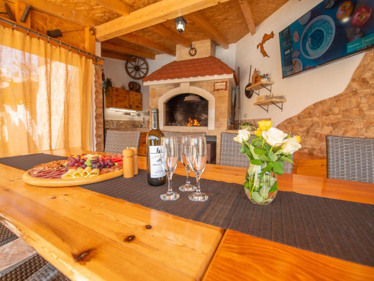 Beautiful Holiday Home "Villa Luka" Kastel Stafilic Екстер'єр фото