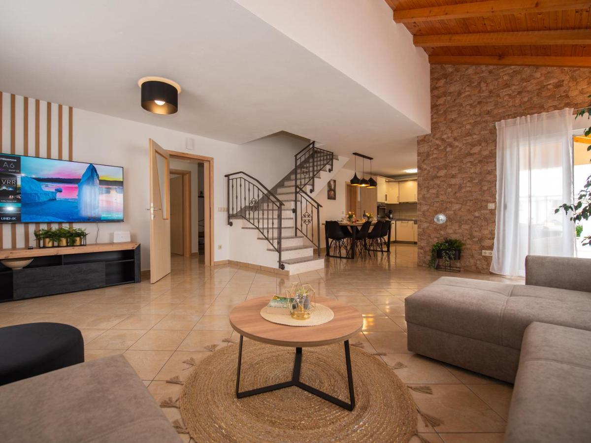 Beautiful Holiday Home "Villa Luka" Kastel Stafilic Екстер'єр фото