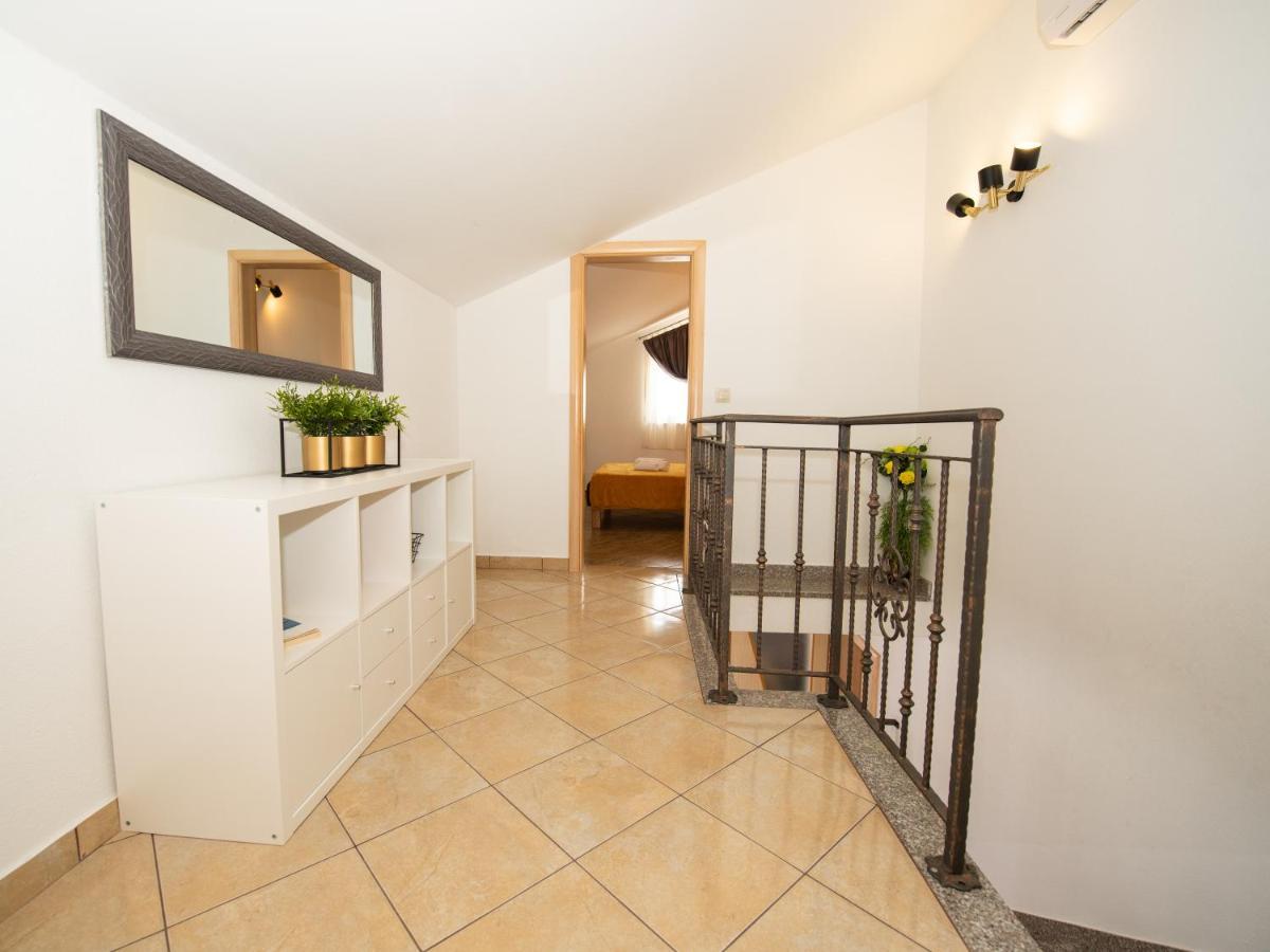Beautiful Holiday Home "Villa Luka" Kastel Stafilic Екстер'єр фото