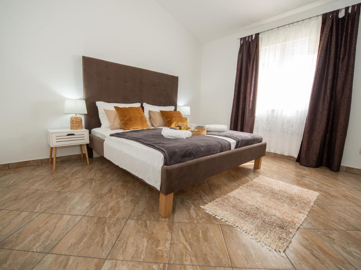 Beautiful Holiday Home "Villa Luka" Kastel Stafilic Екстер'єр фото